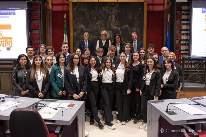 Imperia, studenti del Liceo Amoretti e Artistico di Imperia a Montecitorio (foto)