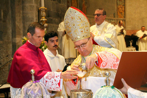 In cattedrale la Messa Crismale presieduta dal vescovo Guglielmo (foto) In cattedrale la Messa Crismale presieduta dal vescovo Guglielmo (foto)