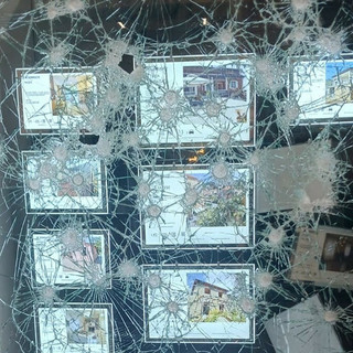 Vetrina distrutta a Oneglia: arrestata una donna per tentato incendio