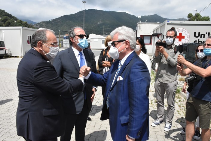 Ventimiglia: visita Ministero dell'Interno al Campo Roja, il prefetto Di Bari "Vogliamo dare ogni contributo per alleviare il disagio" Ventimiglia: visita Ministero dell'Interno al Campo Roja, il prefetto Di Bari "Vogliamo dare ogni contributo per alleviare il disagio"