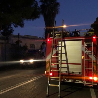 Imperia, auto si schianta contro un muro a Caramagna: paura per i contatori del gas