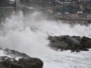 ARPAL. A Ponente pericolo  vento e mareggiata: attese raffiche forti e onde fino a 4 metri
