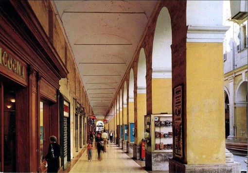 25 LUGLIO 1993. Commercio in crisi a Imperia: incassi giù del 30% nei primi sei mesi 25 LUGLIO 1993. Commercio in crisi a Imperia: incassi giù del 30% nei primi sei mesi