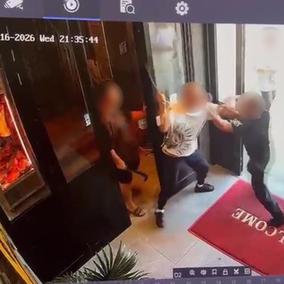 Prato, aggressione a colpi di machete davanti al ristorante