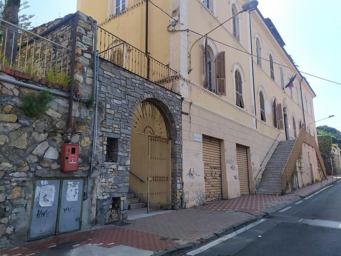Imperia: il comune rimette in vendita l'ex asilo di via Nicolò Berio, l'acquirente dovrà demolirlo e costruire un immobile in un'altra zona della città