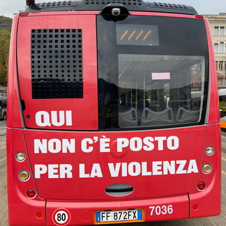 Regione: domani bus brandizzati contro la violenza sulle donne parcheggiati a Genova, Savona, Imperia e La Spezia