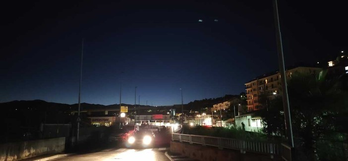 Notte bianca, ma parte della città resta al buio: luci spente lungo via Airenti Notte bianca, ma parte della città resta al buio: luci spente lungo via Airenti