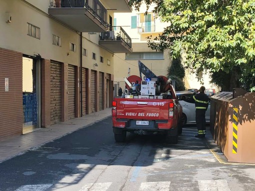 Tanto fumo da una cappa in un appartamento in via De Sonnaz a Oneglia: intervento dei vigili del fuoco