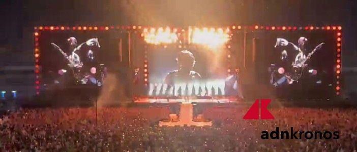 Ligabue infiamma l'Olimpico, in 54mila 'ballano sul mondo'