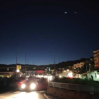 Notte bianca, ma parte della città resta al buio: luci spente lungo via Airenti