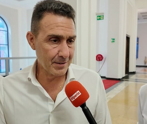 Scajola incontra Vannacci a Palazzo Civico prima del comizio al Koko Beach (Video) Scajola incontra Vannacci a Palazzo Civico prima del comizio al Koko Beach (Video)