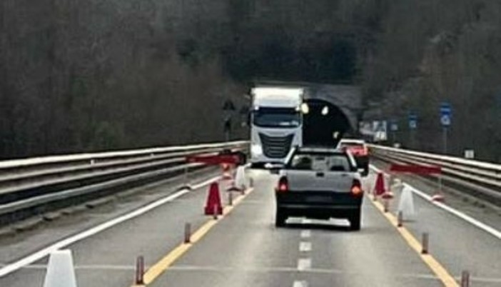 Viadotto Uveghi, divieto ai camion oltre le 7,5 tonnellate, ma le violazioni continuano