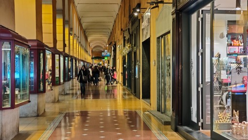 Il Natale a Imperia non decolla, la corsa ai regali non è ancora partita Il Natale a Imperia non decolla, la corsa ai regali non è ancora partita