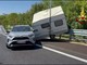 Trieste, sbanda con l'auto e si ritrova la roulotte in bilico sul guardrail
