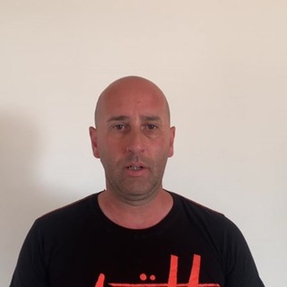 Sorelle scomparse, l'appello del padre: "Sarah è celiaca, attenzione anche nei negozi" Sorelle scomparse, l'appello del padre: "Sarah è celiaca, attenzione anche nei negozi"