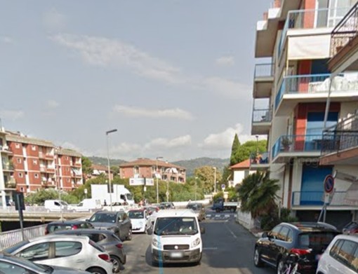 Diano Marina: sostituzione dei pali di illuminazione in via Mimose, divieto di sosta da oggi a lunedì Diano Marina: sostituzione dei pali di illuminazione in via Mimose, divieto di sosta da oggi a lunedì