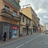 Castelvecchio, residenti esasperati: auto danneggiate e via Nazionale sempre più pericolosa