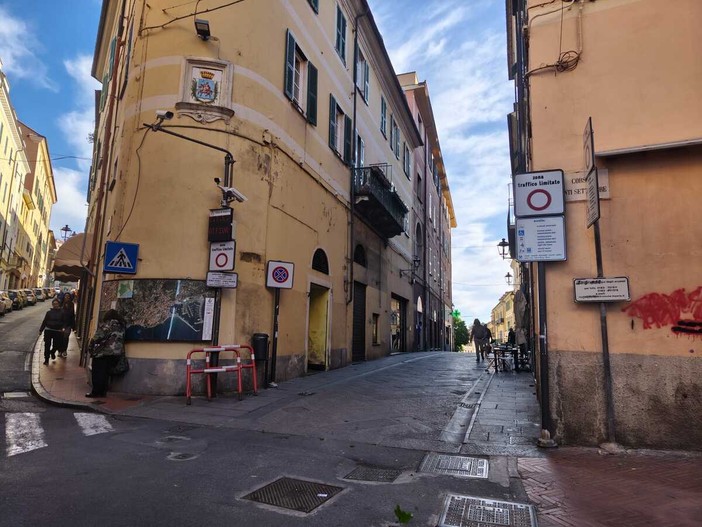Imperia, multato in Ztl nonostante il pass e le cure oncologiche: “Mi hanno trattato come un furbetto”