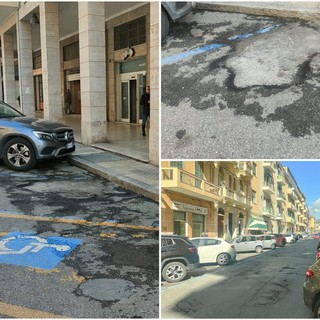 Imperia,  buche e stallo disabili a rischio in via Berio: automobilisti allarmati (video)