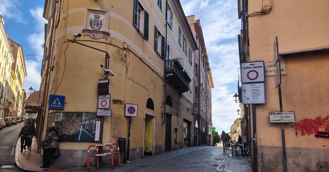 Imperia, multato in Ztl nonostante il pass e le cure oncologiche: “Mi hanno trattato come un furbetto”