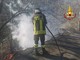 Chiusavecchia, incendio di sterpaglie: vigili del fuoco in azione (foto)