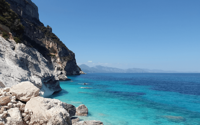 Alla scoperta della Sardegna: perle di bellezza nel cuore del Mediterraneo Alla scoperta della Sardegna: perle di bellezza nel cuore del Mediterraneo