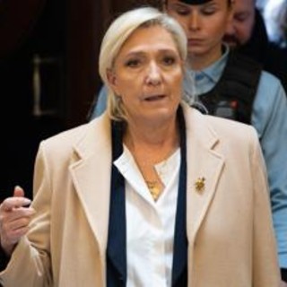 Marine Le Pen alla sbarra il 7 luglio, il futuro presidenziale: "Combatterò per le mie idee" Marine Le Pen alla sbarra il 7 luglio, il futuro presidenziale: "Combatterò per le mie idee"