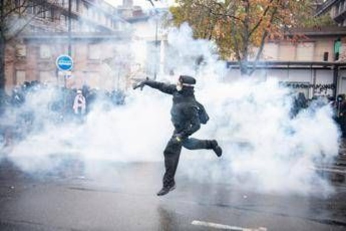 Nuove proteste oggi in Francia, l'allarme: "Manifestazioni ad alto rischio di violenza urbana" Nuove proteste oggi in Francia, l'allarme: "Manifestazioni ad alto rischio di violenza urbana"