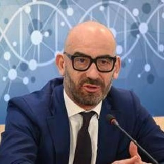 Vaccini, Bassetti chiede di rinviare l'apertura delle scuole: "Coperture in Sicilia basse"