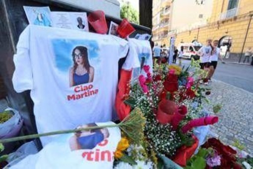 La mamma di Martina Carbonaro in aula con braccialetto elettronico: "Tucci trattato come figlio, non lo perdonerò mai" La mamma di Martina Carbonaro in aula con braccialetto elettronico: "Tucci trattato come figlio, non lo perdonerò mai"