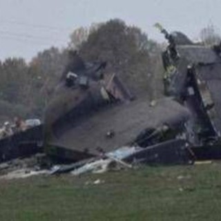 Bosnia, precipita elicottero militare italiano. I media locali: "Tre morti e 12 feriti" Bosnia, precipita elicottero militare italiano. I media locali: "Tre morti e 12 feriti"