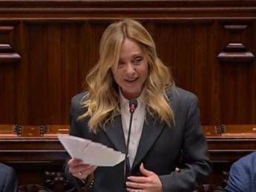 Meloni frena l'applauso in Aula durante l'iinformativa: "E' ancora lunga, regà"