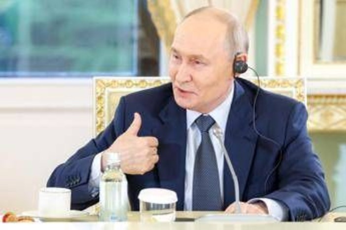 Putin: "Economia russa? Nessun collasso". Poi cita l'Italia tra peggiori in Ue per debito pubblico Putin: "Economia russa? Nessun collasso". Poi cita l'Italia tra peggiori in Ue per debito pubblico