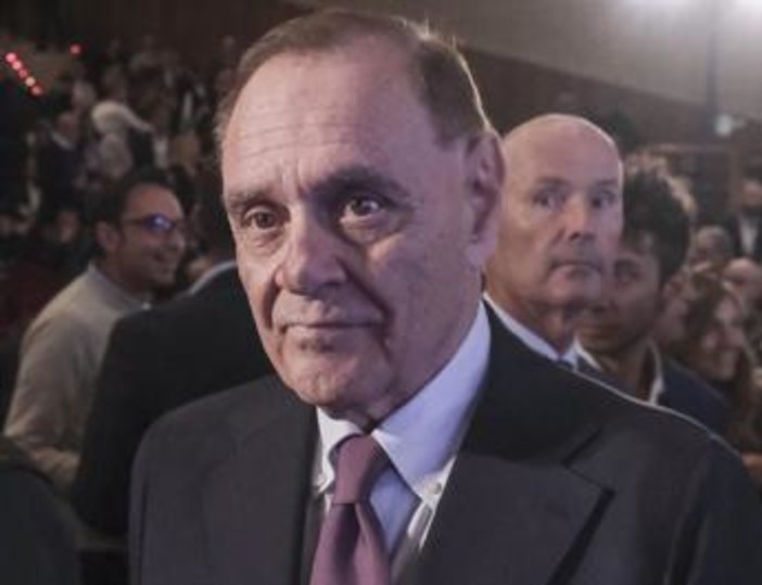 Mastella e la lotta al tumore: "Ho iniziato le cure tra medicina e fede" Mastella e la lotta al tumore: "Ho iniziato le cure tra medicina e fede"