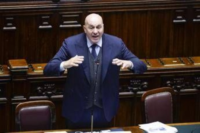 Iran, Crosetto: "Blitz non comunicato ad alcun Paese Ue, io a Dubai dopo mia valutazione"