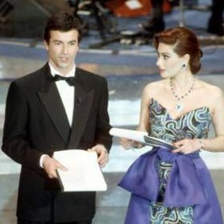 Sanremo e l'attacco all'Iran, quando il festival fa i conti con la guerra: i precedenti Sanremo e l'attacco all'Iran, quando il festival fa i conti con la guerra: i precedenti