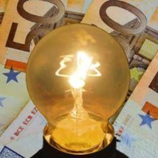 Decreto energia, tagli alle bollette: quanto si potrebbe risparmiare Decreto energia, tagli alle bollette: quanto si potrebbe risparmiare