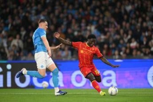 Napoli-Lecce, Banda si accascia a terra per un malore. Cos'è successo