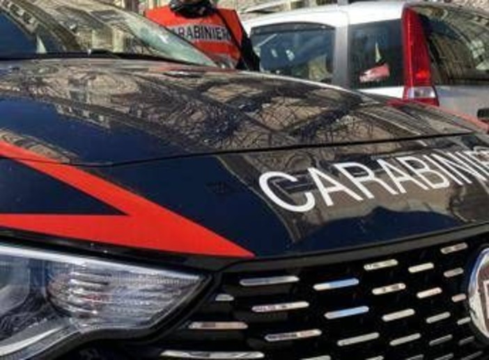 Litiga con la fidanzata, poi accoltella il padre di lei che prova a difenderla: 22enne arrestato a Piombino Litiga con la fidanzata, poi accoltella il padre di lei che prova a difenderla: 22enne arrestato a Piombino