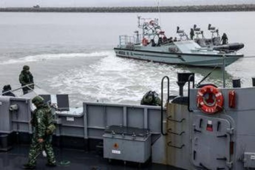 Taiwan, nuovi giochi di guerra dalla Cina: "Simuliamo il blocco dei porti" Taiwan, nuovi giochi di guerra dalla Cina: "Simuliamo il blocco dei porti"