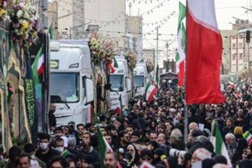 Iran, attivisti: "Più di 6.200 morti accertati nelle proteste". Impiccato uomo accusato di spionaggio per Israele