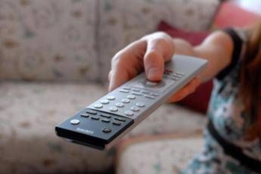 Ascolti tv, 29 gennaio: 'Don Matteo' su Rai1 domina con 23,4%