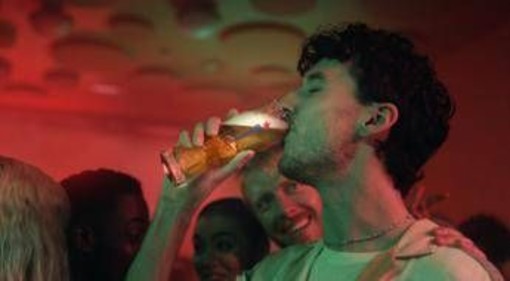 Birra Heineken lancia nuova campagna su scelta analcolica