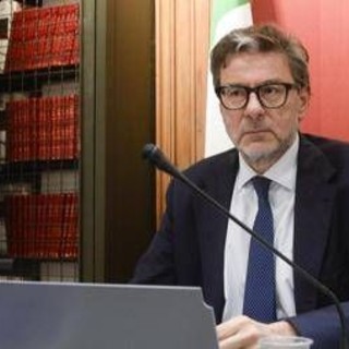 Giorgetti: "Ridotto deficit senza manovre restrittive"