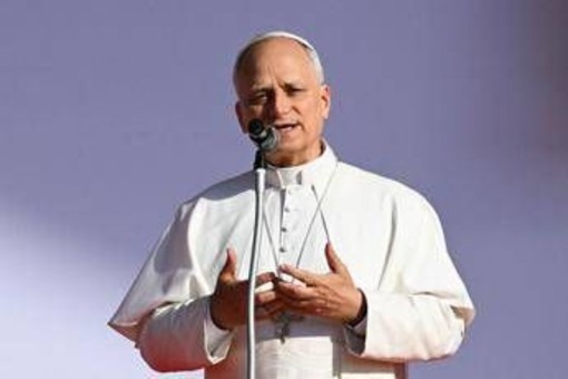 Papa: "Democrazia resti sana o diventa tirannia, potere in mano di pochi una minaccia"