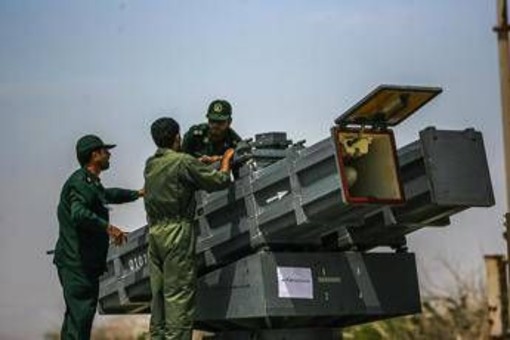 Missili, droni e sottomarini: l'Iran alza lo scudo contro Trump Missili, droni e sottomarini: l'Iran alza lo scudo contro Trump