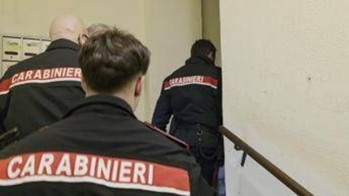 Ostia, accoltellato al torace dalla compagna durante lite: è grave Ostia, accoltellato al torace dalla compagna durante lite: è grave