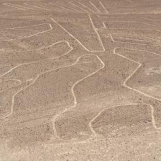 Perù, aereo con italiani a bordo sorvolava Linee di Nazca: cosa sono