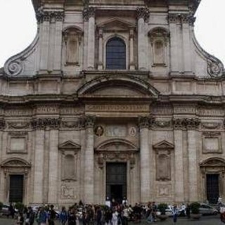Roma, cadono lastre di impalcatura da chiesa Sant'Ignazio: ferita 16enne in gita
