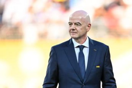 "Infantino ha fatto un gran lavoro": Cannavaro, Totti e altri big del calcio 'difendono' il presidente Fifa